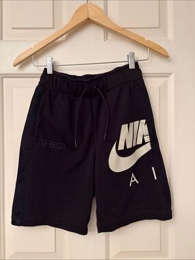 Nike Air Boys Black Sweat Shorts Mesh Size Large